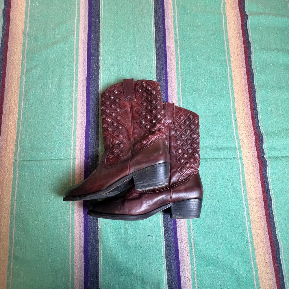 Lucky Brand Cowboy Boots Womens 8 Burgundy Leather Quilted Studded Western BD21